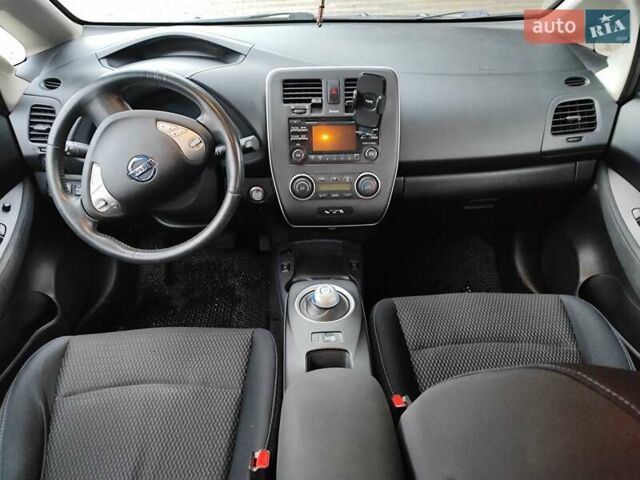 Серый Ниссан Лиф, объемом двигателя 0 л и пробегом 144 тыс. км за 5990 $, фото 31 на Automoto.ua