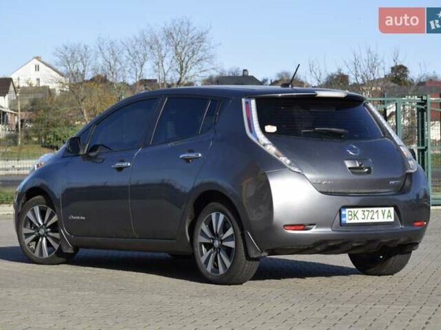 Серый Ниссан Лиф, объемом двигателя 0 л и пробегом 96 тыс. км за 7200 $, фото 6 на Automoto.ua