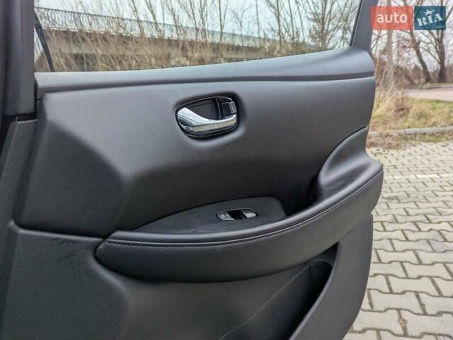 Серый Ниссан Лиф, объемом двигателя 0 л и пробегом 146 тыс. км за 5900 $, фото 43 на Automoto.ua