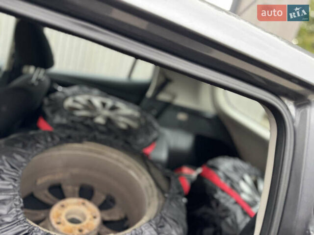 Серый Ниссан Лиф, объемом двигателя 0 л и пробегом 189 тыс. км за 6500 $, фото 11 на Automoto.ua