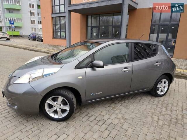 Серый Ниссан Лиф, объемом двигателя 0 л и пробегом 100 тыс. км за 5999 $, фото 3 на Automoto.ua