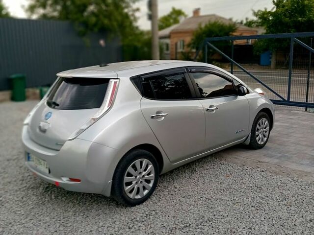 Серый Ниссан Лиф, объемом двигателя 0 л и пробегом 110 тыс. км за 6800 $, фото 3 на Automoto.ua