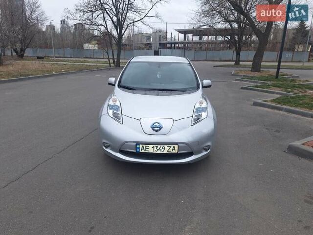 Серый Ниссан Лиф, объемом двигателя 0 л и пробегом 288 тыс. км за 5500 $, фото 1 на Automoto.ua