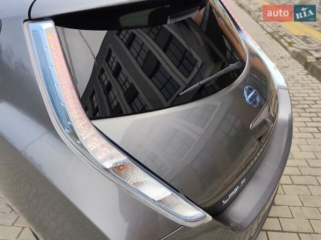 Серый Ниссан Лиф, объемом двигателя 0 л и пробегом 100 тыс. км за 5999 $, фото 8 на Automoto.ua