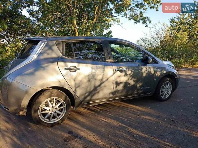 Сірий Ніссан Ліф, об'ємом двигуна 0 л та пробігом 92 тис. км за 8300 $, фото 3 на Automoto.ua