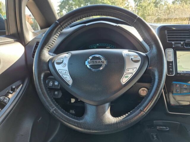 Серый Ниссан Лиф, объемом двигателя 0 л и пробегом 150 тыс. км за 2015 $, фото 6 на Automoto.ua