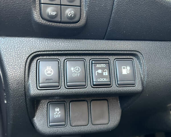 Серый Ниссан Лиф, объемом двигателя 0 л и пробегом 155 тыс. км за 6200 $, фото 21 на Automoto.ua