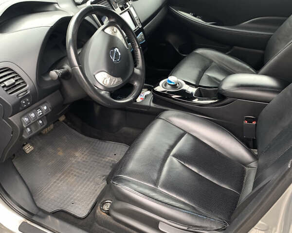 Серый Ниссан Лиф, объемом двигателя 0 л и пробегом 112 тыс. км за 7500 $, фото 2 на Automoto.ua