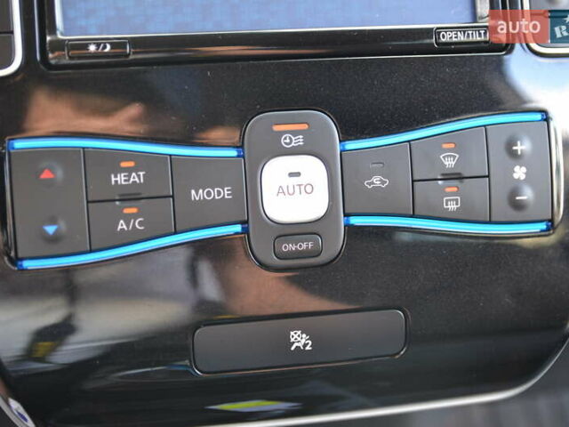 Сірий Ніссан Ліф, об'ємом двигуна 0 л та пробігом 74 тис. км за 6999 $, фото 23 на Automoto.ua