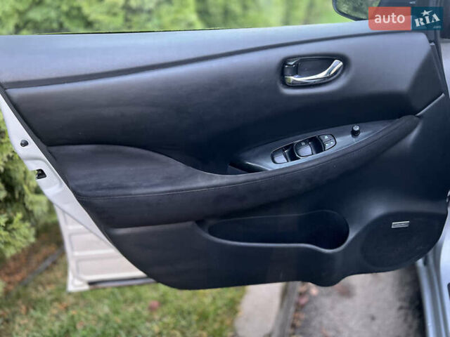 Серый Ниссан Лиф, объемом двигателя 0 л и пробегом 108 тыс. км за 7290 $, фото 16 на Automoto.ua