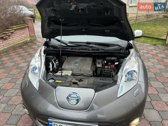 Серый Ниссан Лиф, объемом двигателя 0 л и пробегом 139 тыс. км за 7200 $, фото 54 на Automoto.ua