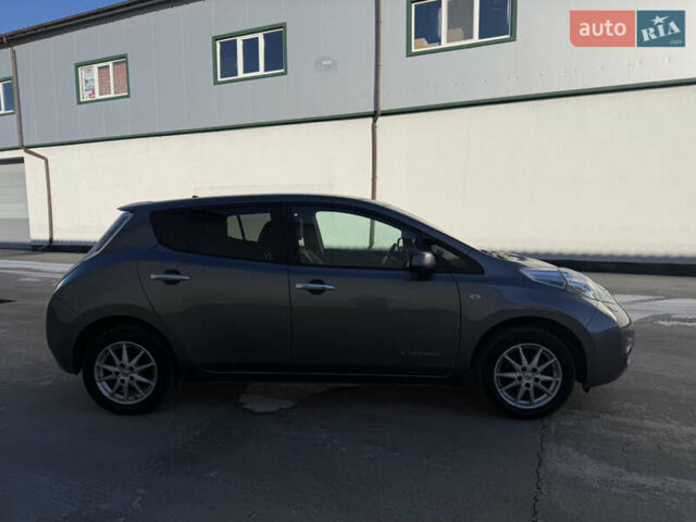 Серый Ниссан Лиф, объемом двигателя 0 л и пробегом 70 тыс. км за 8000 $, фото 4 на Automoto.ua