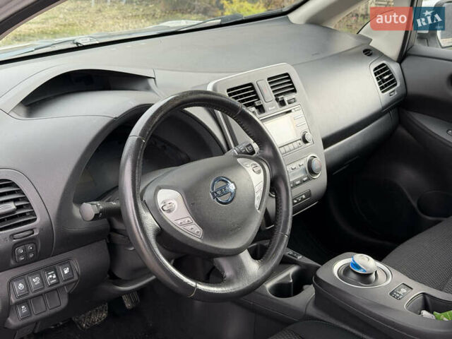 Серый Ниссан Лиф, объемом двигателя 0 л и пробегом 134 тыс. км за 6499 $, фото 17 на Automoto.ua