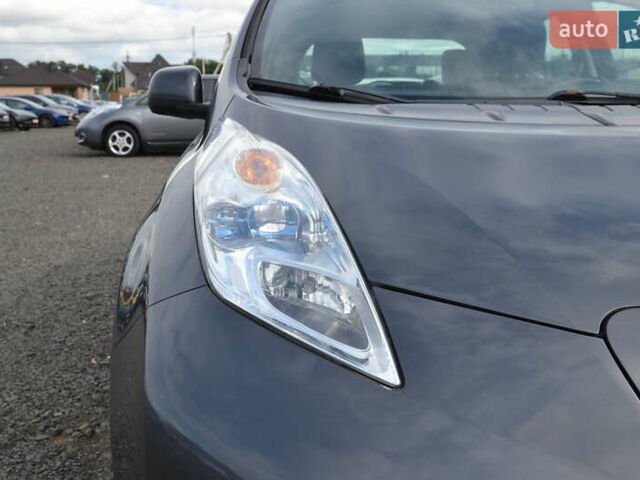 Серый Ниссан Лиф, объемом двигателя 0 л и пробегом 139 тыс. км за 5400 $, фото 13 на Automoto.ua