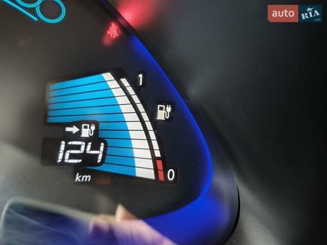 Серый Ниссан Лиф, объемом двигателя 0 л и пробегом 100 тыс. км за 5999 $, фото 69 на Automoto.ua