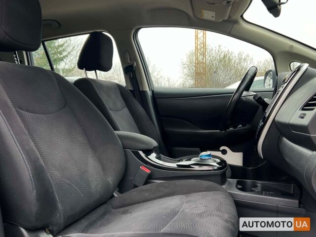 Серый Ниссан Лиф, объемом двигателя 24 л и пробегом 80 тыс. км за 9400 $, фото 8 на Automoto.ua