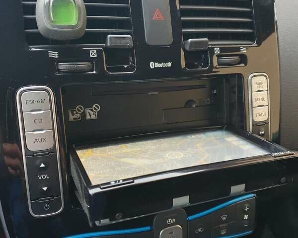 Серый Ниссан Лиф, объемом двигателя 0 л и пробегом 126 тыс. км за 7500 $, фото 106 на Automoto.ua