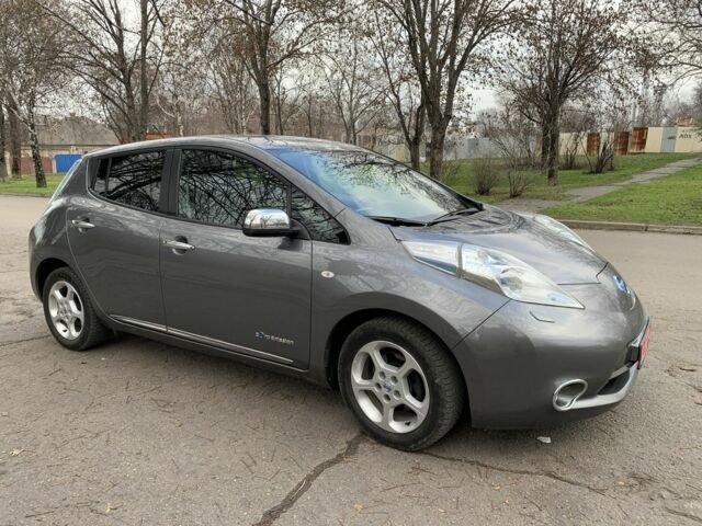 Серый Ниссан Лиф, объемом двигателя 0 л и пробегом 153 тыс. км за 7600 $, фото 10 на Automoto.ua