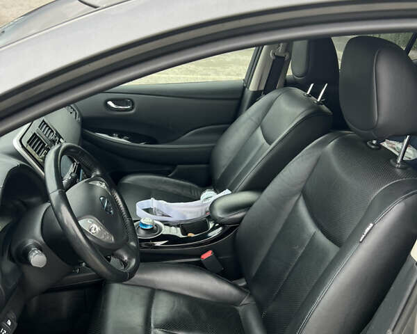 Серый Ниссан Лиф, объемом двигателя 0 л и пробегом 172 тыс. км за 6800 $, фото 10 на Automoto.ua