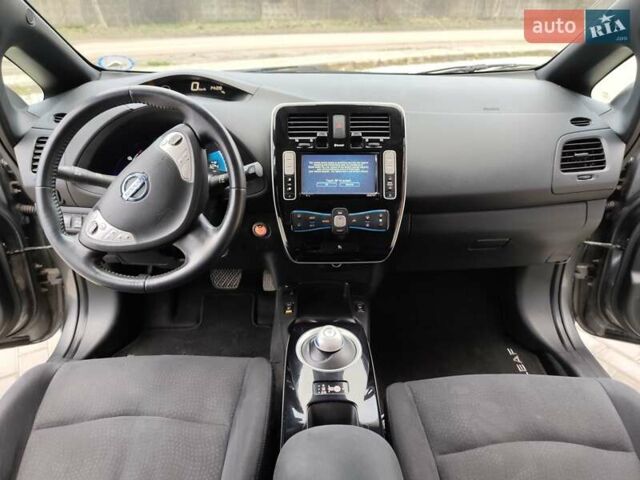 Серый Ниссан Лиф, объемом двигателя 0 л и пробегом 100 тыс. км за 5999 $, фото 58 на Automoto.ua