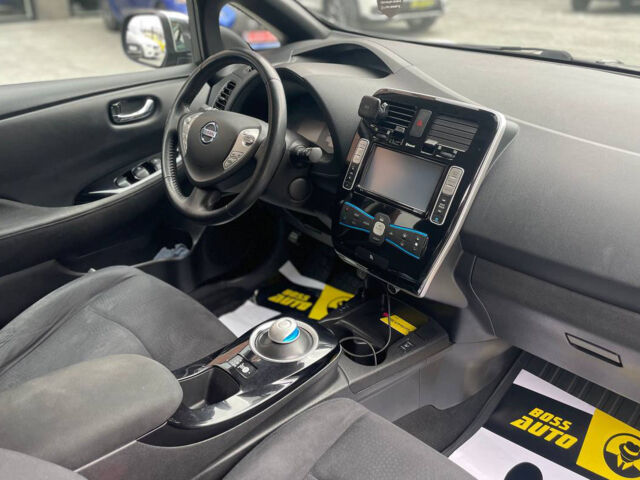 Серый Ниссан Лиф, объемом двигателя 24 л и пробегом 83 тыс. км за 9600 $, фото 14 на Automoto.ua