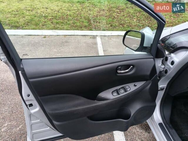 Серый Ниссан Лиф, объемом двигателя 0 л и пробегом 46 тыс. км за 7500 $, фото 14 на Automoto.ua