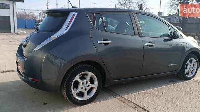 Серый Ниссан Лиф, объемом двигателя 0 л и пробегом 140 тыс. км за 6500 $, фото 6 на Automoto.ua