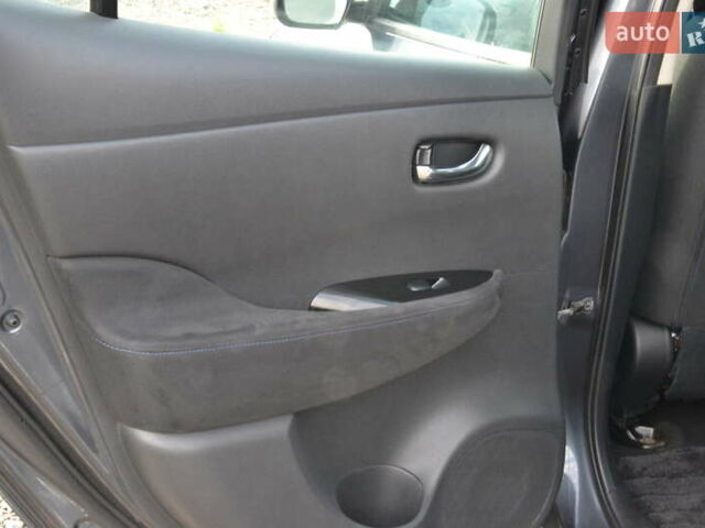 Серый Ниссан Лиф, объемом двигателя 0 л и пробегом 139 тыс. км за 5400 $, фото 21 на Automoto.ua
