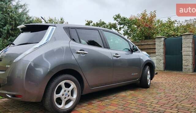 Серый Ниссан Лиф, объемом двигателя 0 л и пробегом 120 тыс. км за 6550 $, фото 14 на Automoto.ua