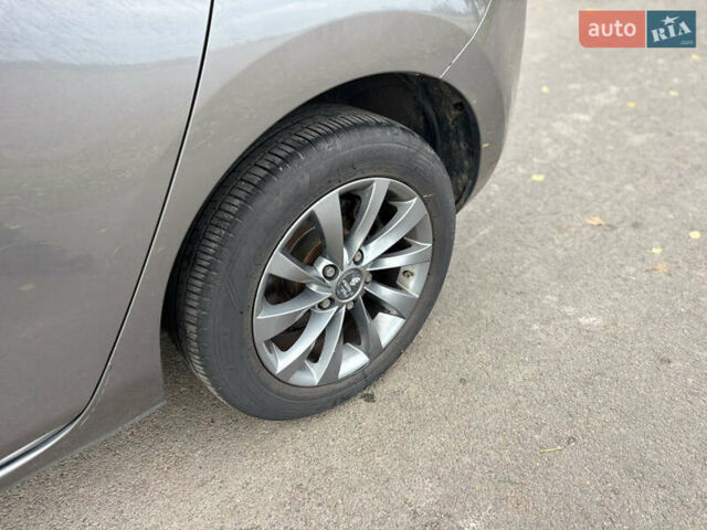 Сірий Ніссан Ліф, об'ємом двигуна 0 л та пробігом 138 тис. км за 5950 $, фото 25 на Automoto.ua