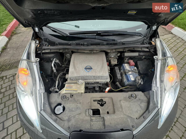 Серый Ниссан Лиф, объемом двигателя 0 л и пробегом 130 тыс. км за 5900 $, фото 16 на Automoto.ua