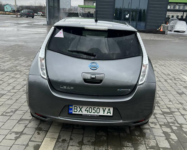 Серый Ниссан Лиф, объемом двигателя 0 л и пробегом 173 тыс. км за 6600 $, фото 5 на Automoto.ua