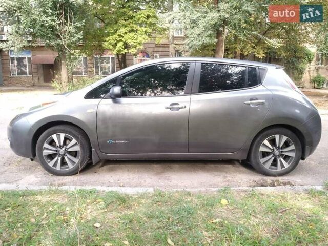 Серый Ниссан Лиф, объемом двигателя 0 л и пробегом 160 тыс. км за 6000 $, фото 10 на Automoto.ua