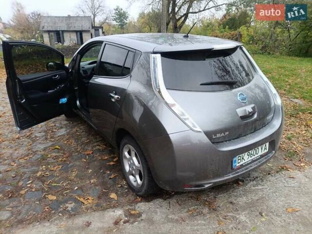 Серый Ниссан Лиф, объемом двигателя 0 л и пробегом 171 тыс. км за 6900 $, фото 12 на Automoto.ua