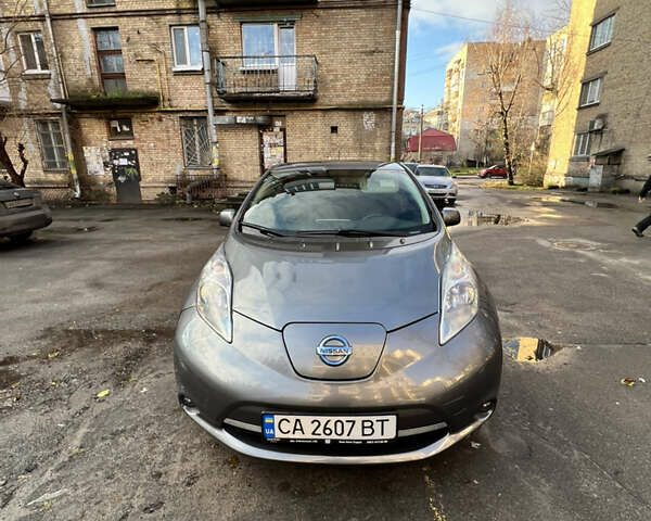 Серый Ниссан Лиф, объемом двигателя 0 л и пробегом 85 тыс. км за 7000 $, фото 1 на Automoto.ua