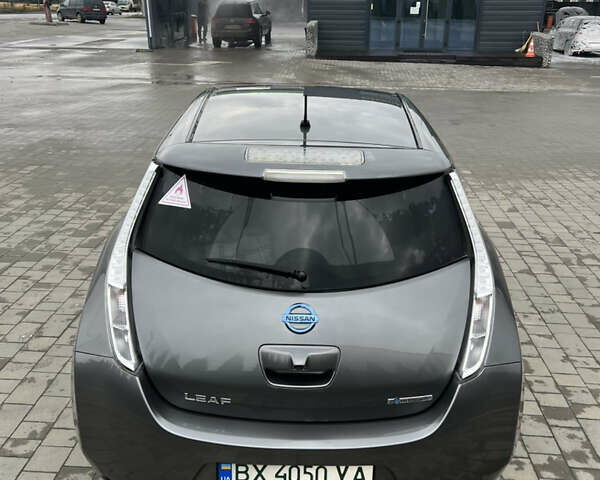 Серый Ниссан Лиф, объемом двигателя 0 л и пробегом 172 тыс. км за 6800 $, фото 15 на Automoto.ua