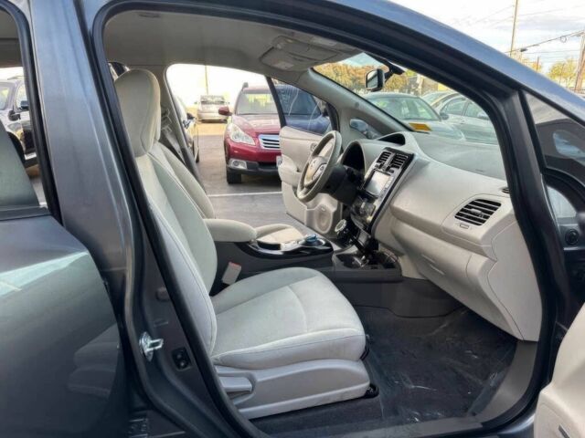 Серый Ниссан Лиф, объемом двигателя 0 л и пробегом 81 тыс. км за 4700 $, фото 9 на Automoto.ua