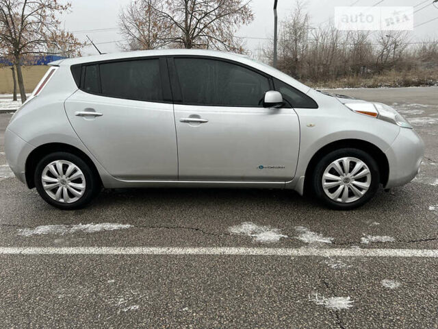 Сірий Ніссан Ліф, об'ємом двигуна 0 л та пробігом 135 тис. км за 6200 $, фото 3 на Automoto.ua