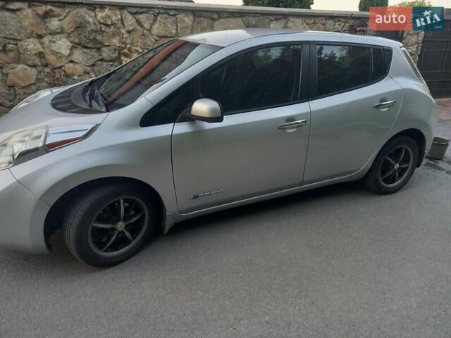 Серый Ниссан Лиф, объемом двигателя 0 л и пробегом 123 тыс. км за 7300 $, фото 4 на Automoto.ua