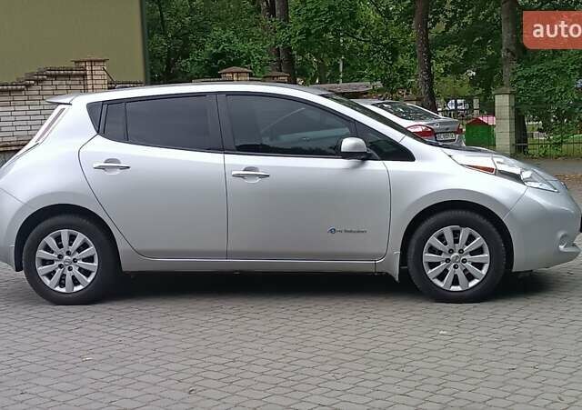 Сірий Ніссан Ліф, об'ємом двигуна 0 л та пробігом 118 тис. км за 6400 $, фото 8 на Automoto.ua