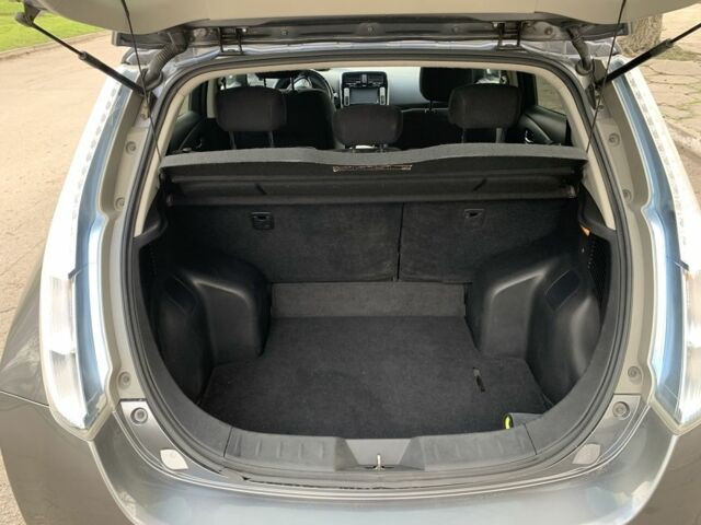 Серый Ниссан Лиф, объемом двигателя 0 л и пробегом 153 тыс. км за 7600 $, фото 6 на Automoto.ua