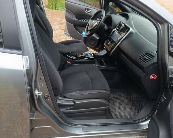 Серый Ниссан Лиф, объемом двигателя 0 л и пробегом 171 тыс. км за 6900 $, фото 5 на Automoto.ua