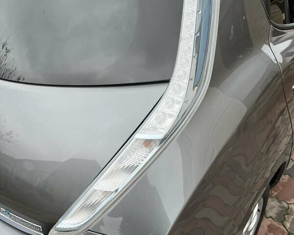 Серый Ниссан Лиф, объемом двигателя 0 л и пробегом 139 тыс. км за 7200 $, фото 23 на Automoto.ua