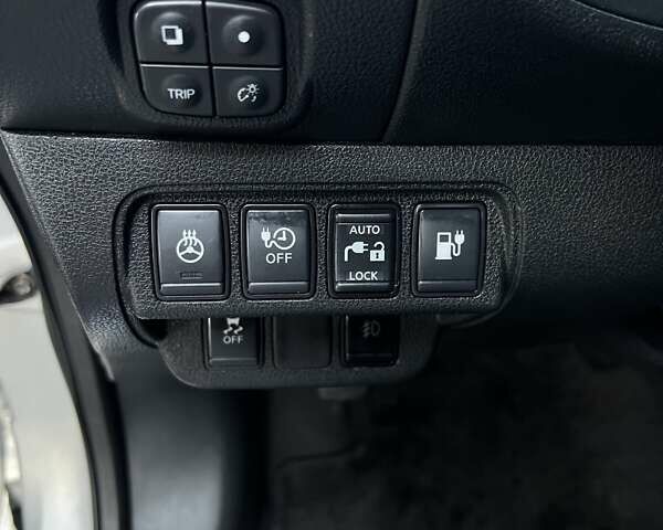 Сірий Ніссан Ліф, об'ємом двигуна 0 л та пробігом 122 тис. км за 8000 $, фото 6 на Automoto.ua