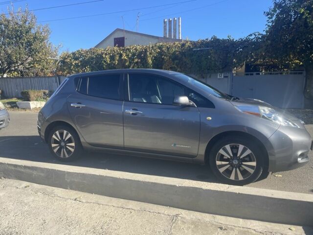 Серый Ниссан Лиф, объемом двигателя 0 л и пробегом 160 тыс. км за 7000 $, фото 1 на Automoto.ua