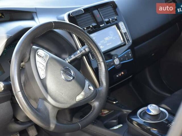 Серый Ниссан Лиф, объемом двигателя 0 л и пробегом 96 тыс. км за 7200 $, фото 17 на Automoto.ua