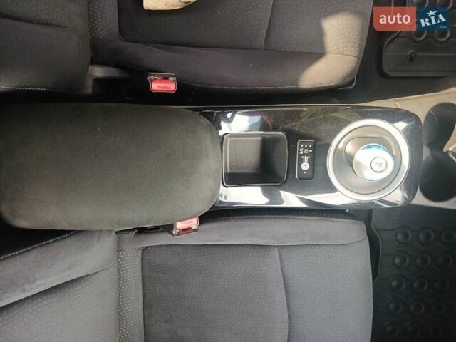 Сірий Ніссан Ліф, об'ємом двигуна 0 л та пробігом 142 тис. км за 7200 $, фото 45 на Automoto.ua