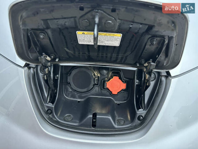 Серый Ниссан Лиф, объемом двигателя 0 л и пробегом 130 тыс. км за 5400 $, фото 23 на Automoto.ua