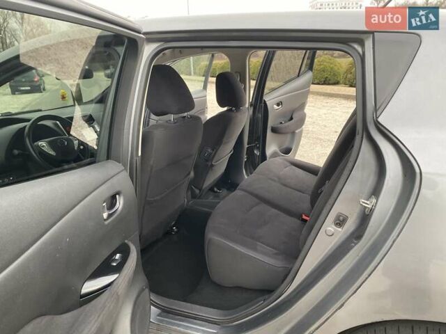 Серый Ниссан Лиф, объемом двигателя 0 л и пробегом 151 тыс. км за 5900 $, фото 16 на Automoto.ua
