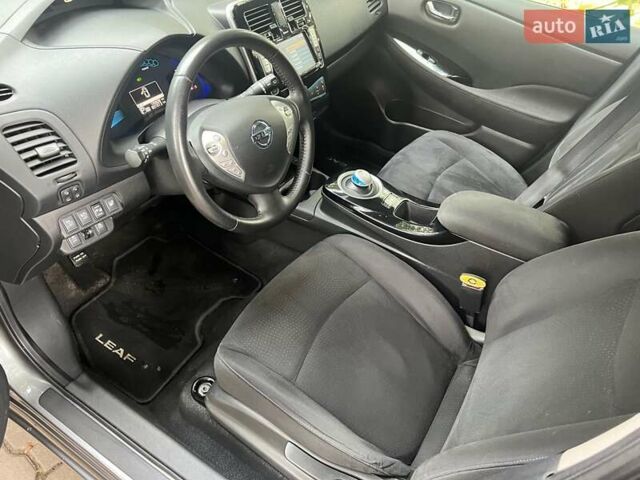 Серый Ниссан Лиф, объемом двигателя 0 л и пробегом 130 тыс. км за 9000 $, фото 14 на Automoto.ua